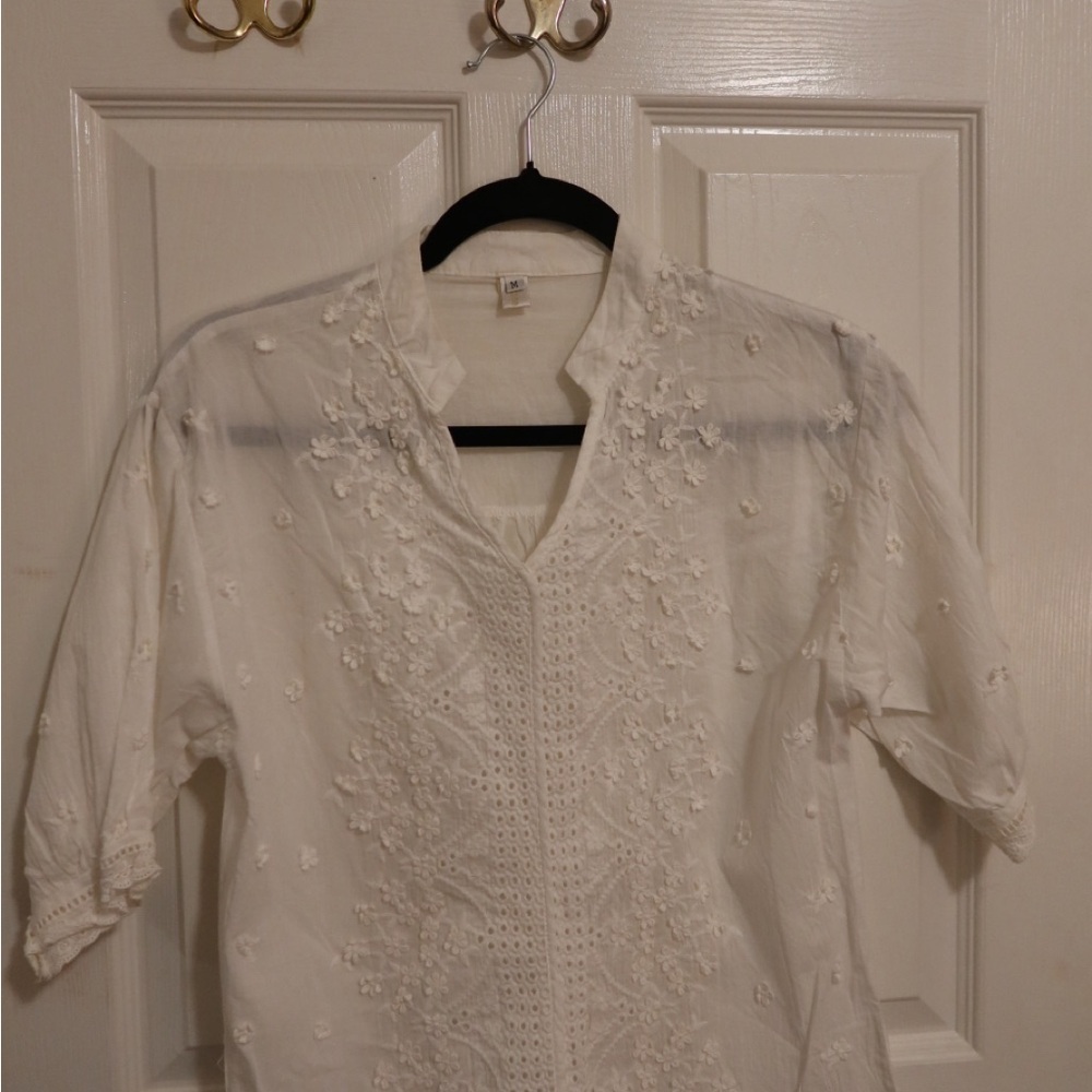 Elegant White Embroidered Women's Top